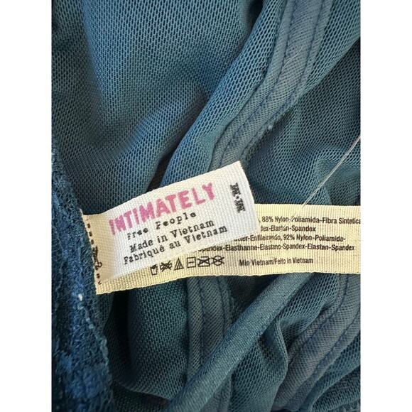 NWT Intimately by Free People Blue Lace Crisscross Strappy Bralette Bra Size M - Picture 5 of 7